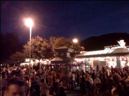 Crowds at the 2009 Holiday Toy Express