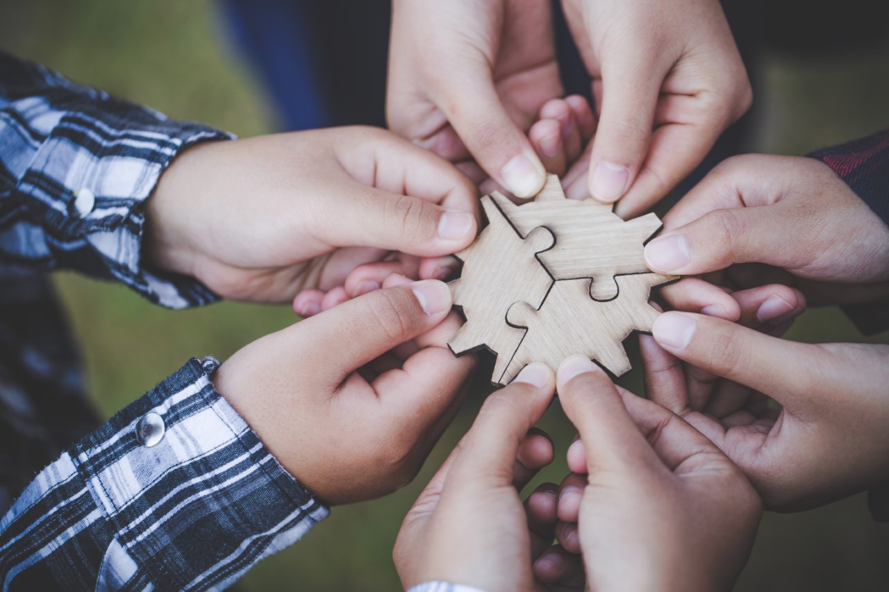 Hands holding puzzle pieces